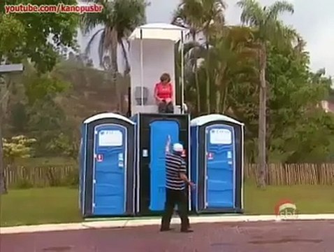 Blague avec des personnes pigées aux toilettes