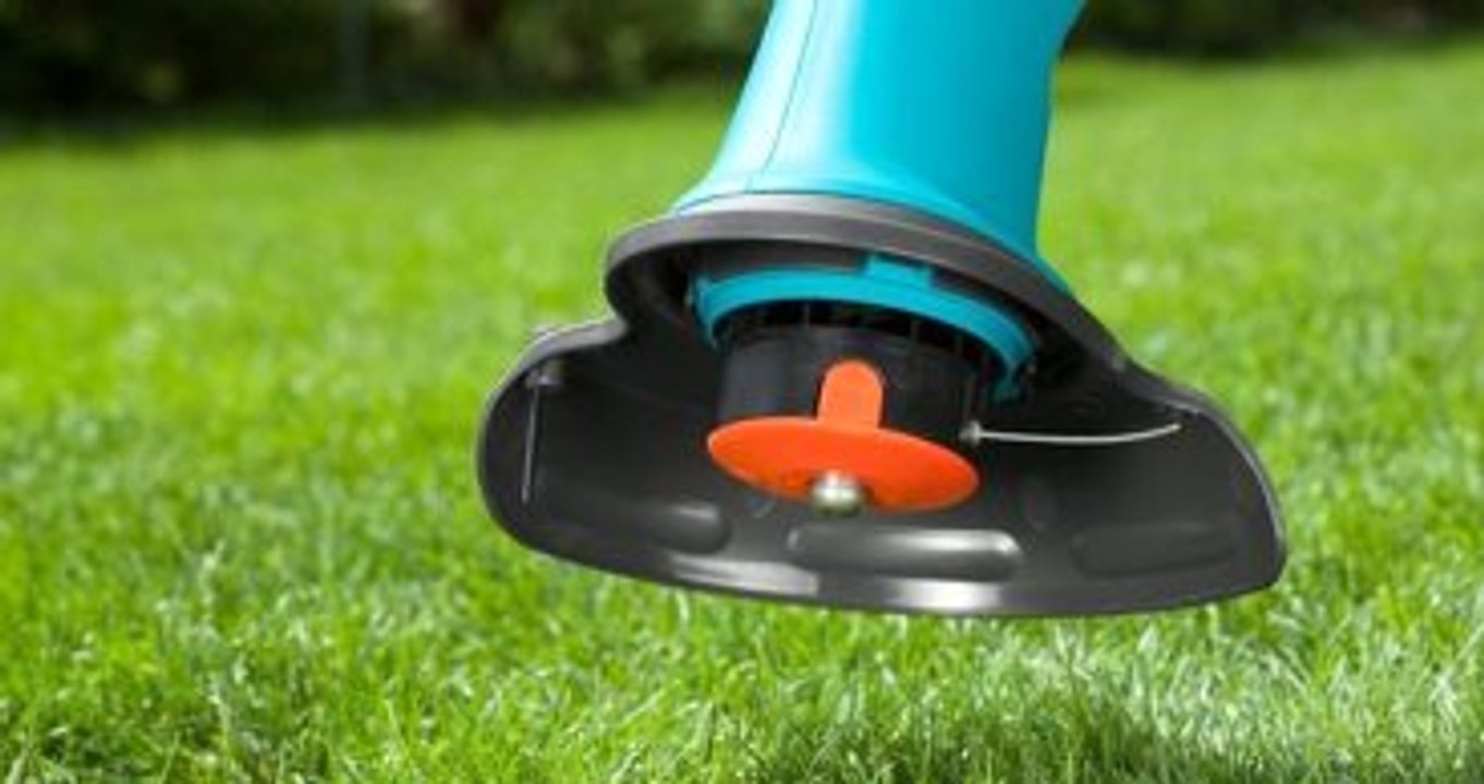 Karadenizli Vatandaş Ot Biçme Motoru ile Halı Yıkıyor