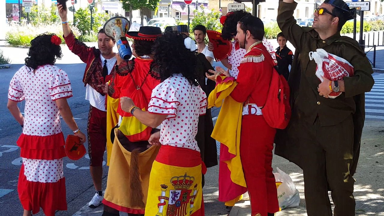 Euro 2016 : Des supporters espagnols devant l'hôtel de la Roja à Bordeaux