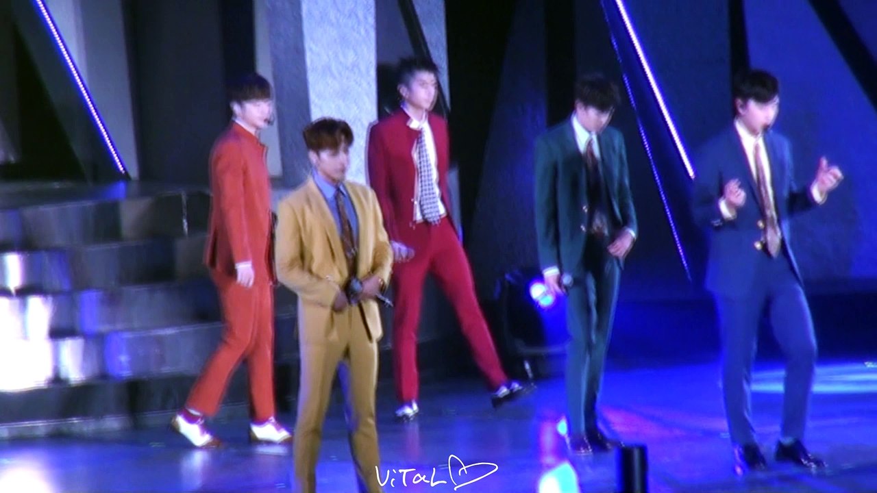 Merry go round  _  우영 WOOYOUNG