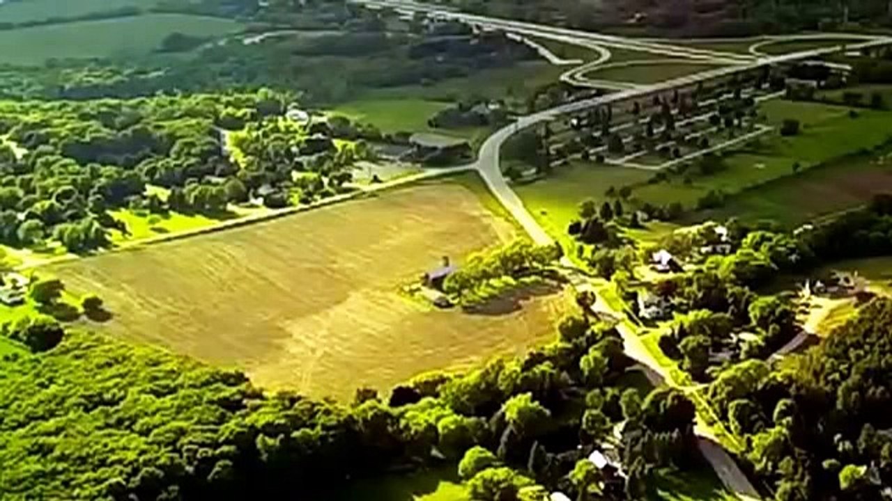 MULTIPLE FAST SPEEDING UFOS FILMED WITH DRONE ABOVE PLYMOUTH, WISCONSIN!-Α.Τ.Ι.Α. ΠΑΝΩ ΑΠΟ ΤΟ ΠΛΥΜΟΥΘ, ΓΟΥΙΣΚΟΝΣΙΝ!