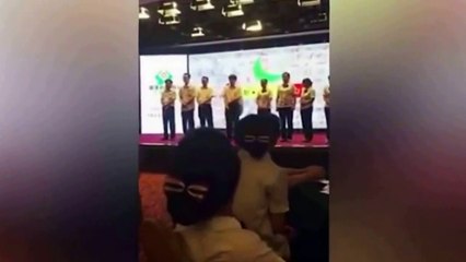 Çin'de düşük performanslı banka çalışanlarına dayak