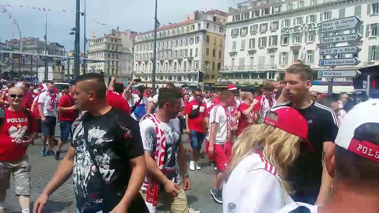 Ambiance sur le Vieux-Port avant Ukraine Pologne