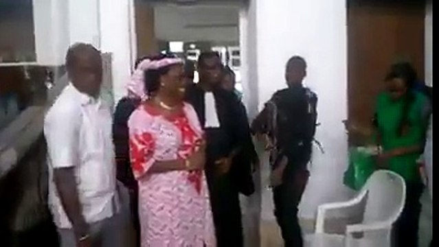 Émouvant joyeux anniversaire fait a l'unisson à Mme Simone Gbagbo au palais de justice d'Abidjan plateau ce jour 20 juin