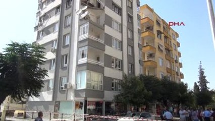 Hatay'da 5'inci Kattaki Dairenin Balkonu Çöktü: 2 Yaralı