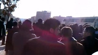حلب - مظاهرة الجامعة-أروع اللافتات-19-12-2011.flv
