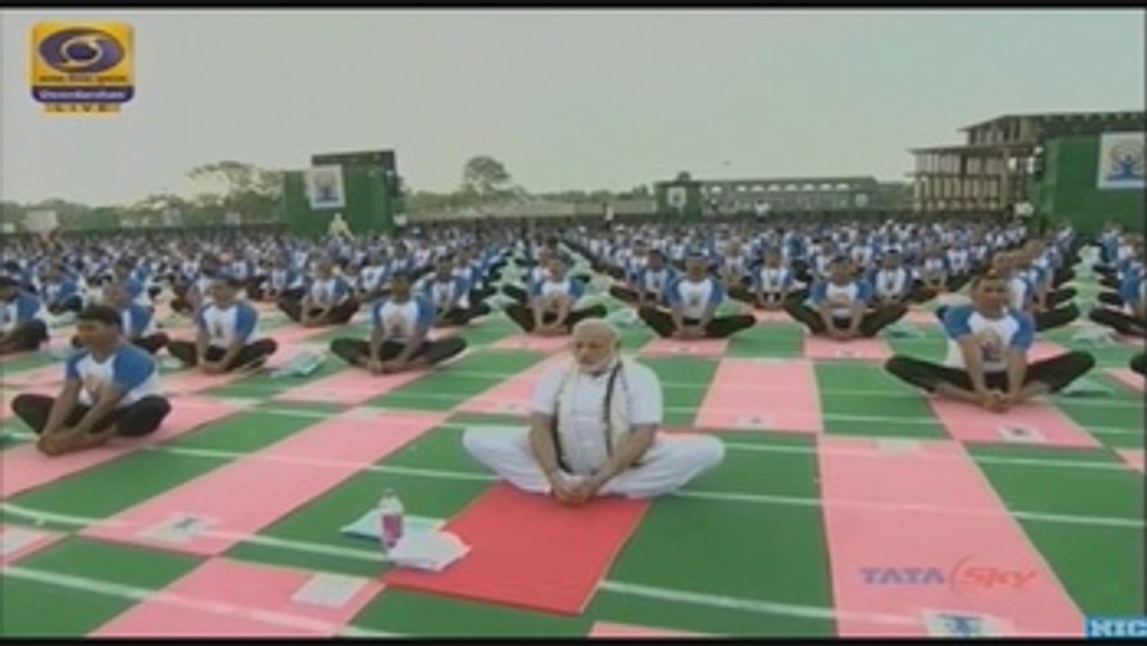 La India celebra de forma masiva el Día Internacional del Yoga
