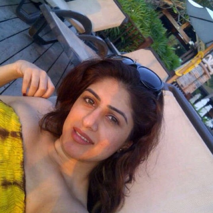 Amna Kardar - Food Ki Kahani Sexy Host & Designer