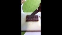 Comment manger un carré de chocolat sans que ça se voit ?