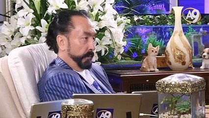 Münafık dilini eğip bükerek devamlı yalan söyler.