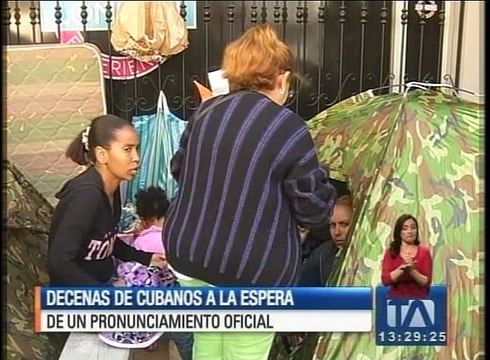 Decenas de cubanos a la espera de un pronunciamiento oficial