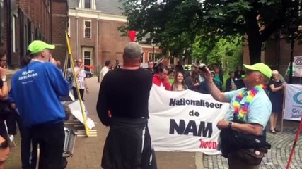 Tải video: Boze Groningers protesteren tegen gaswinning - RTV Noord