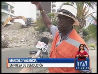La demolición de edificaciones con daños estructurales continúa en Bahía de Caráquez