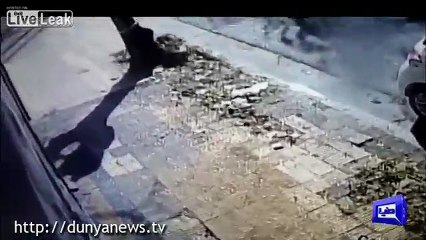 Man tries to snatch woman's baby