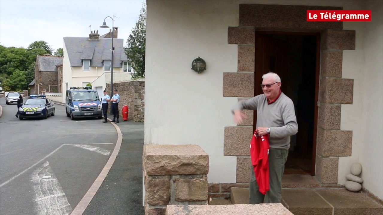 Perros-Guirec (22). Georges, 87 ans, premier supporter des footballeurs albanais