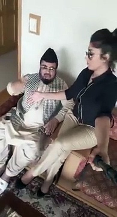 Qandeel Baloch Kisses Maulana