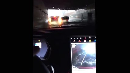 Tesla Model S swimming. Как Тесла переплыла потоп.