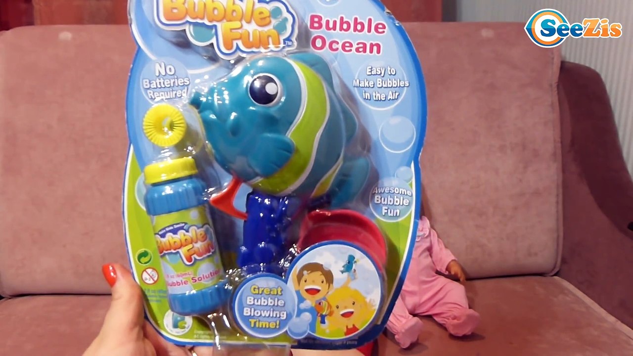 Кукла Беби Борн. Девочка Ника распаковывает новую игрушку. Мыльные пузыри. Видео для детей