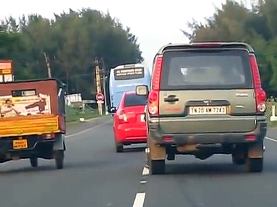 Funny Video - Crazy driving in India.flv