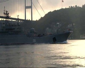Rus Savaş Gemisi İstanbul Boğazı'ndan Geçti