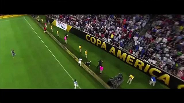 La terrible fracture du coude d'Ezequiel Lavezzi lors de la Copa America