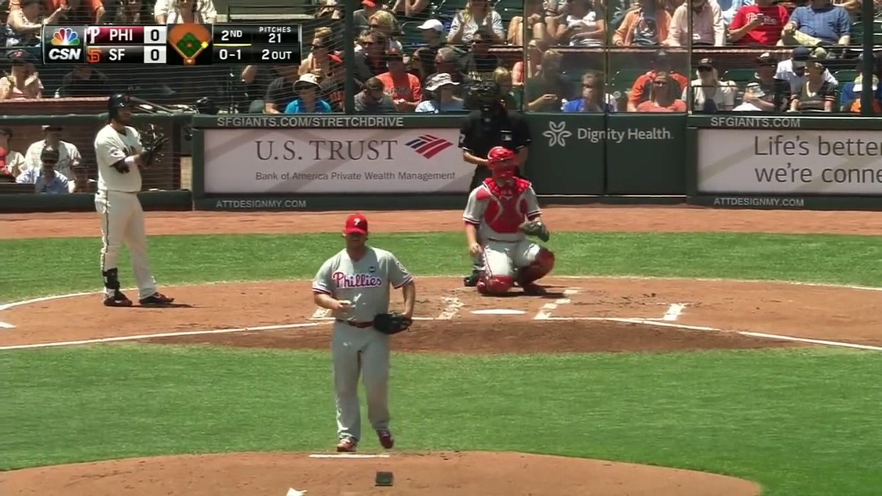 Papa sauvé par son fils au match de Baseball : rattrapage de la balle in extremis !
