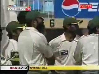 Mohammad Asif clean Bowled to Hashim Amla - see the magic ball