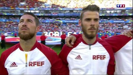 Euro 2016 : Gérard Piqué fait polémique avec un supposé doigt d'honneur