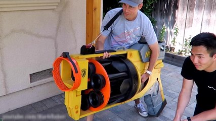 Un pistolet Nerf géant