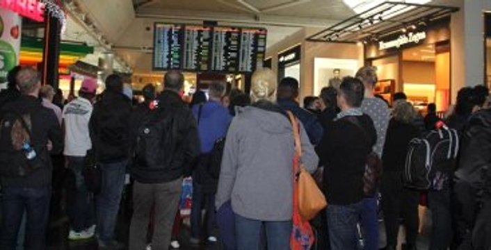 Motoru Havada Duran Uçağın Yolcuları Apronda Görevlilerle Tartıştı