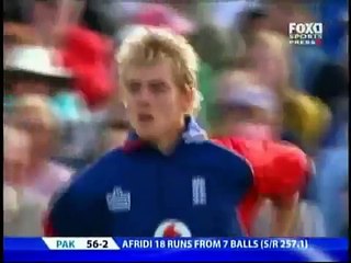 Shahid Afridi longest six 250 metars - YouTube