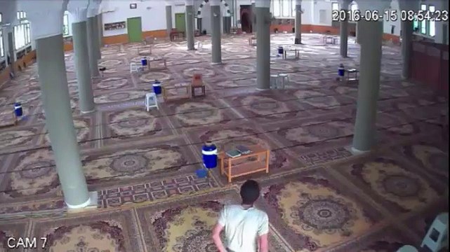 صفاقس: كاميرا مراقبة ترصد عملية سرقة أموال التبرعات من جامع الفلاح طريق منزل شاكر
