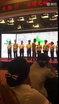 Un manager chinois fouette ses employés jugés pas assez productifs