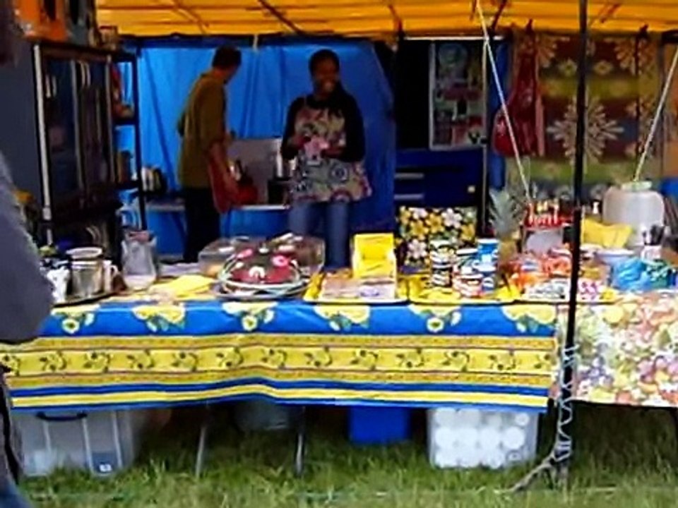 Pink Picnic Huddersfield Sun 29 July 07  (8) View.avi