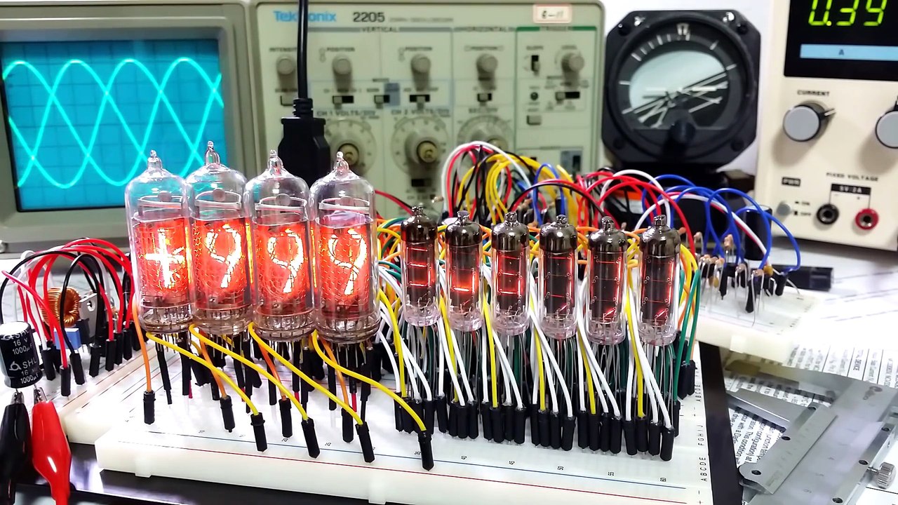 Reprise de "Hello" uniquement avec des bruits électriques et électroniques