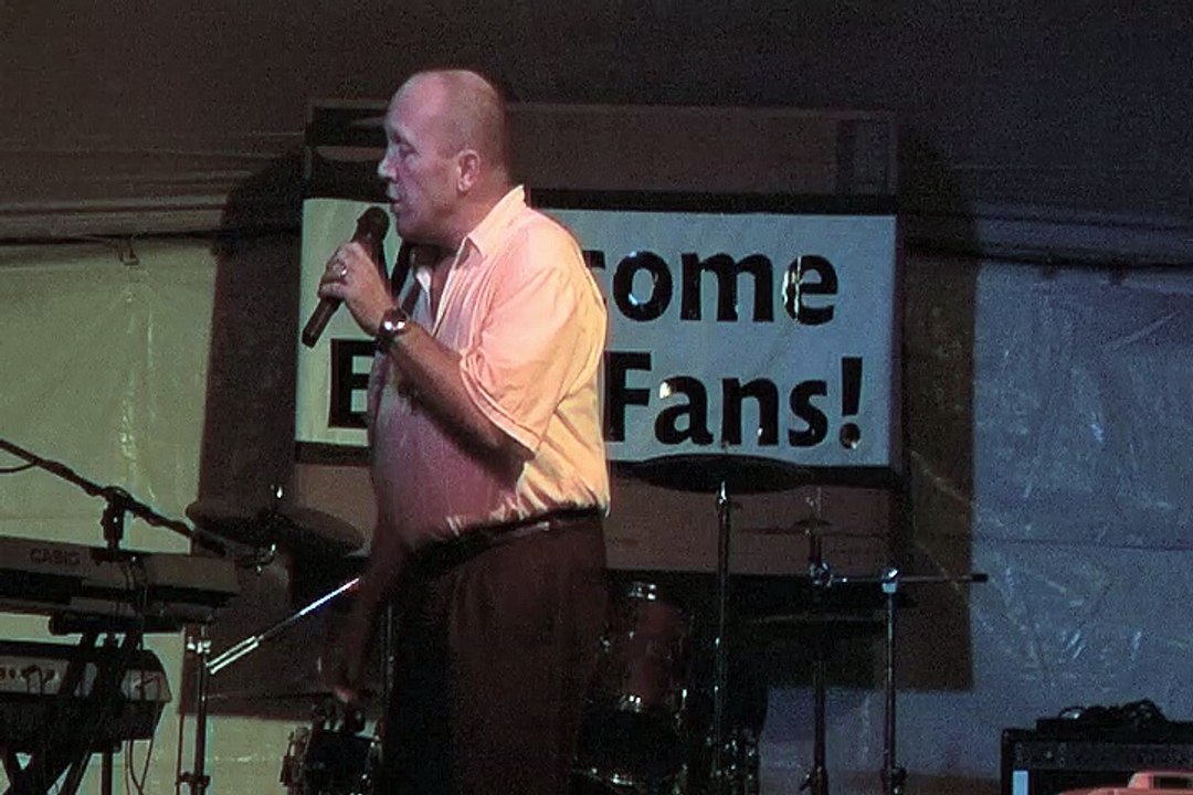 Danny McCorkle sings 'Make The World Go Away' Elvis Week 2007