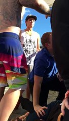 Un groupe de musique déclenche une bagarre dans un festival