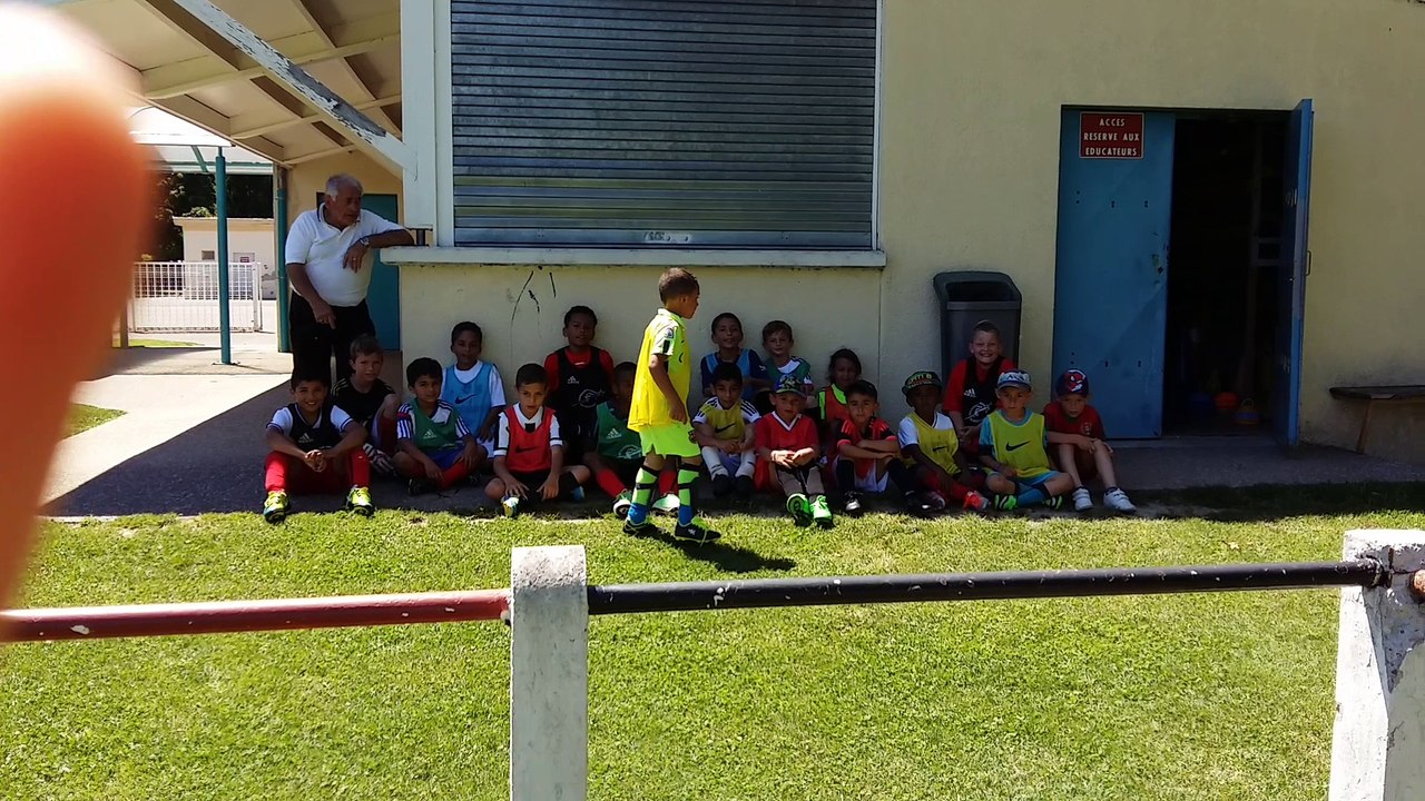 Les petits rouges et noirs ont préférés la douche au foot ! Il a fait tellement chaud