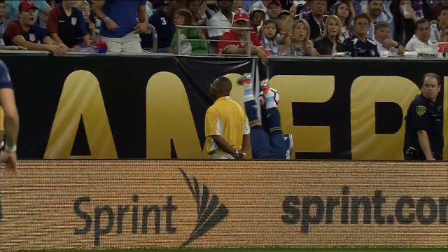 Lavezzi se blesse après une chute spectaculaire