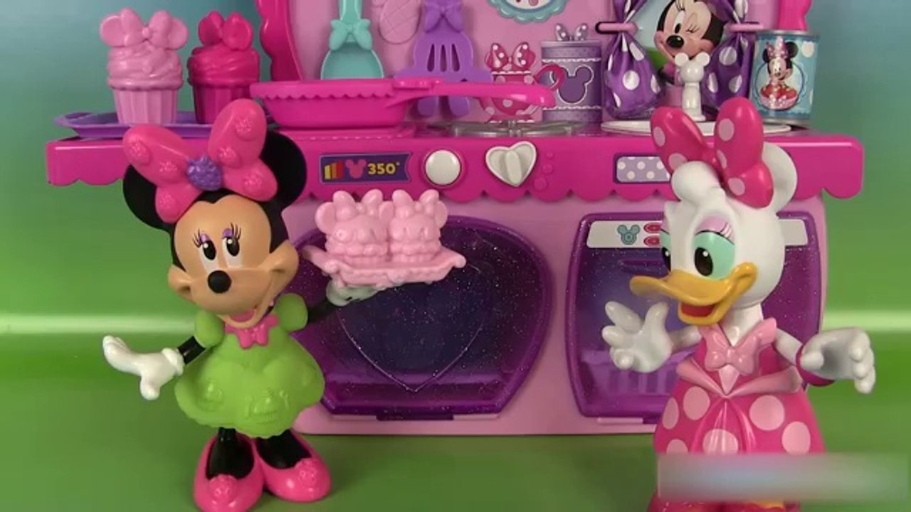 Minnie Mouse La Boutique de Minnie Cuisine Bowtastic Kitchen Set Pâte à modeler play doh