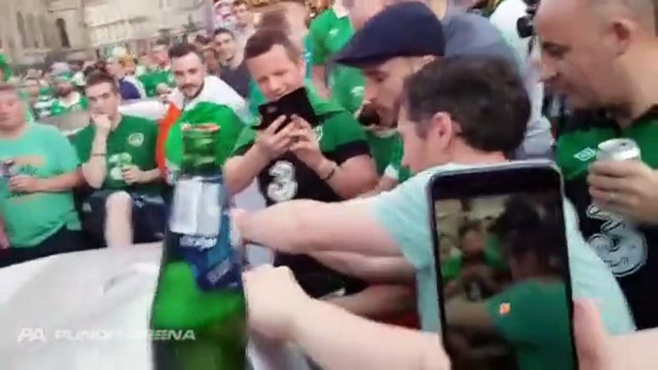 Des supporters irlandais cassent une voiture et la réparent ensuite - Euro 2016