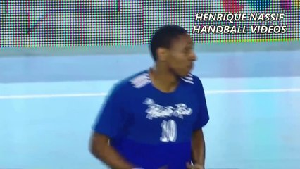 Magnifique jet franc direct d'Hector Hiraldo (Porto Rico)