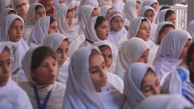 Inauguran una escuela de niñas refugiadas en Pakistán