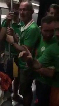 des supporteurs irlandais chantent un une berçeuse à un bébé dans le train de Bordeaux . La France va affronter l'Irlande en 8e dimanche au parc des Princes à Paris