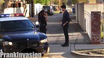 Besando a la Policia (Besos Faciles) Kissing Hot Female Cops - Kissing prank