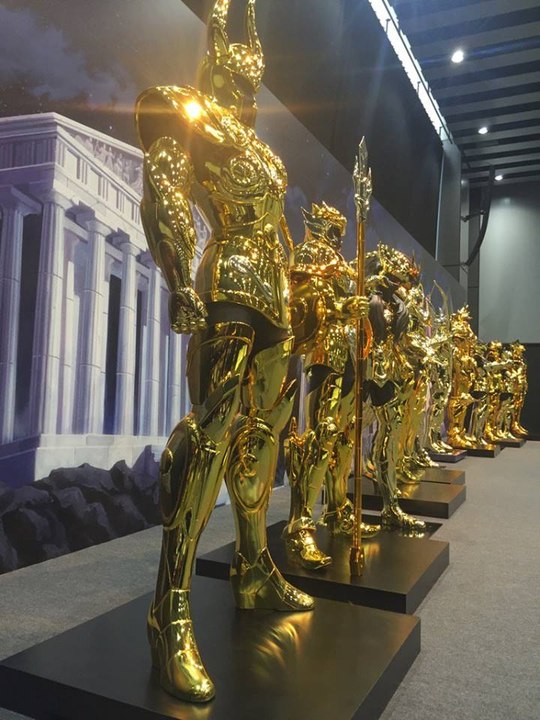 Las 12 Armaduras Doradas En tamaño real en Evento de Los Caballeros del Zodiaco - HD