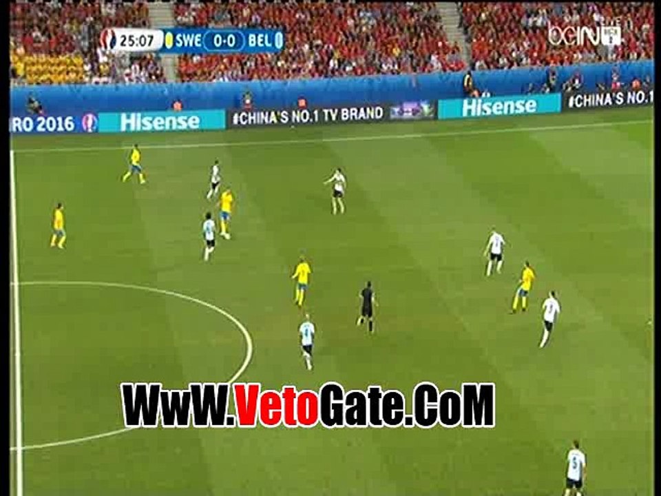 "زلاتان إبراهيموفيتش"يهدد مرمى بلجيكا بفرصة هدف