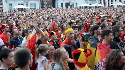 Ambiance sur la Place de Mons pour le match Suède-Belgique