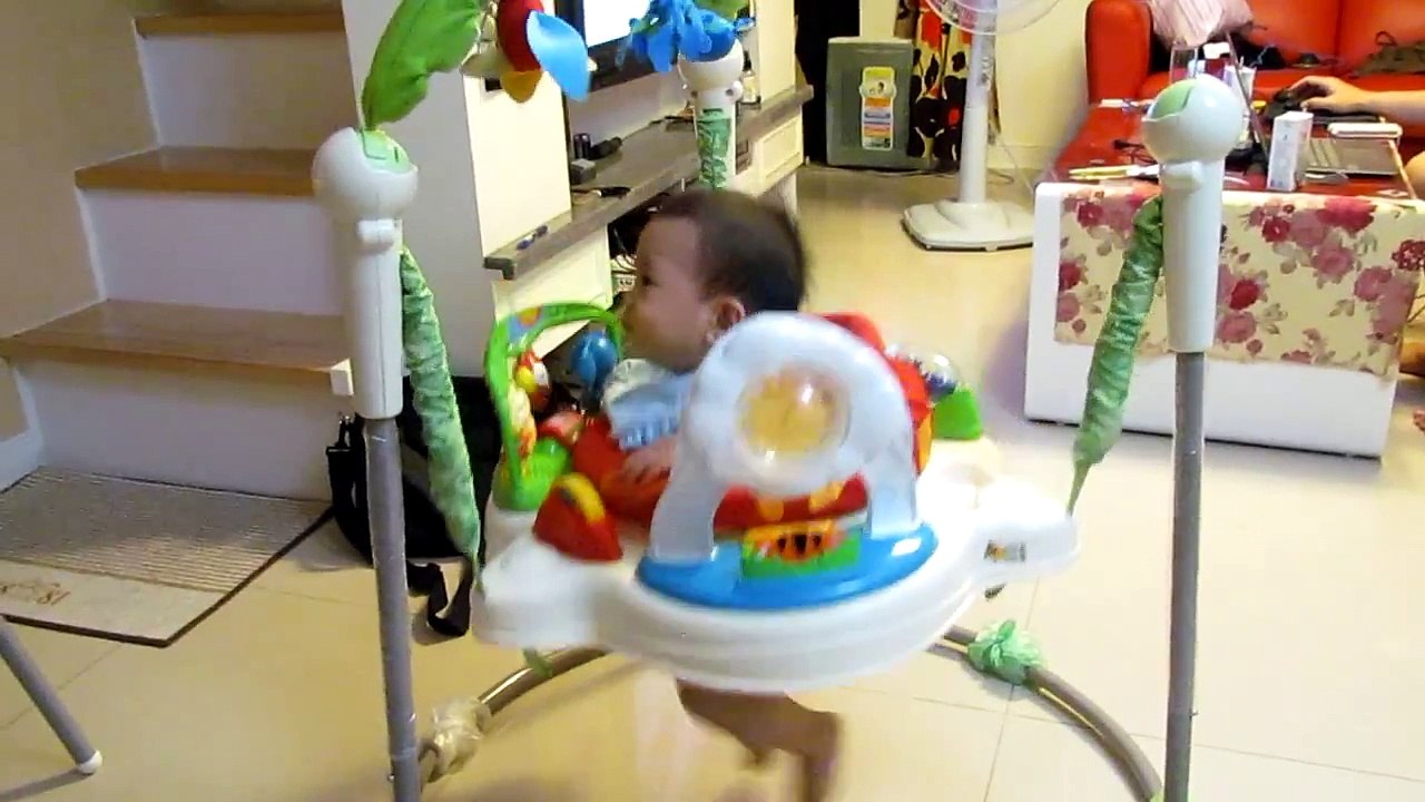 8個月27天--玩費雪跳跳樂熱帶雨林鞦千