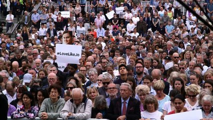 Hommage mondial à la députée britannique assassinée Jo Cox